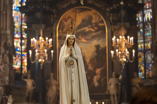 Das Fest Mariä Namen wird im Kirchenjahr am 12. September gefeiert. Der Festtag geht auf ein Fest zu Ehren des heiligen Namens Mariens zurück. Papst Innozenz XI. (1676–1689) setzte den Festtag für die ganze Kirche verbindlich fest, nachdem am 12. Sep