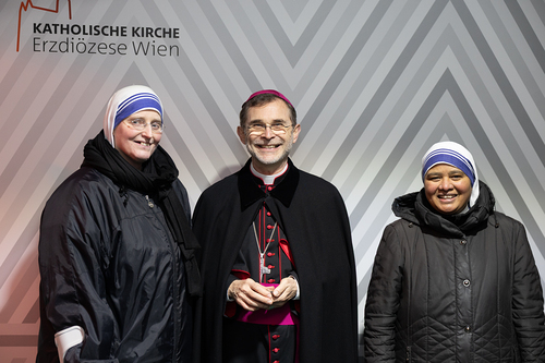 Gratulationsschlange / Erzdiözese Wien/ Schönlaub, Stephan Schönlaub