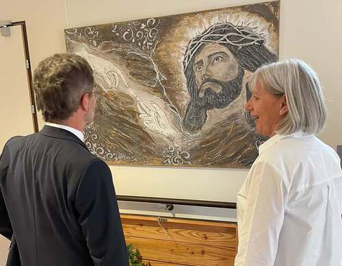 Erzbischof Josef Grünwidl zu Besuch im Pflegeheim Maria Anzbach in Niederösterreich.