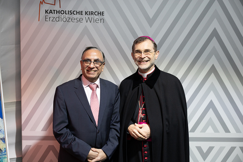 Gratulationsschlange / Erzdiözese Wien/ Schönlaub, Stephan Schönlaub