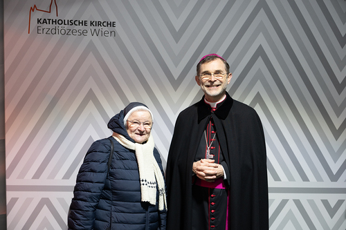 Gratulationsschlange / Erzdiözese Wien/ Schönlaub, Stephan Schönlaub